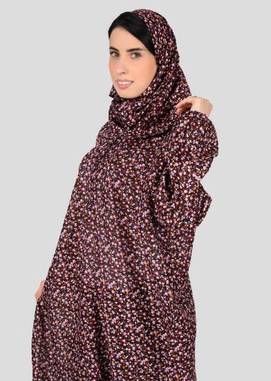 صورة حجاب نسائي بندانة رأس لون اسود